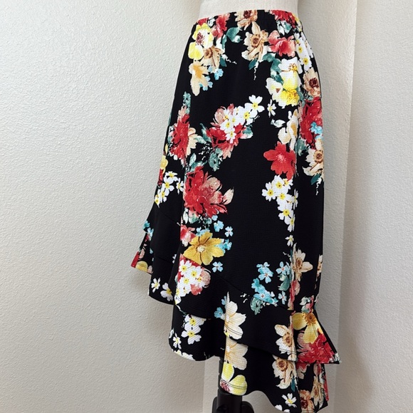 Bobeau Black Floral Print Ruffle Hem Asymmetrical Skirt Size Small NWT - Picture 7 of 9